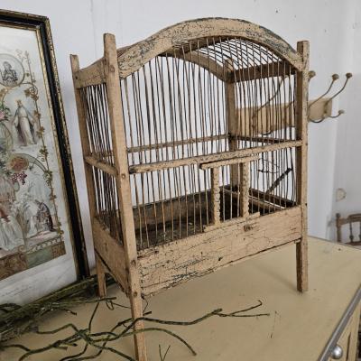 1 cage a oiseau beige