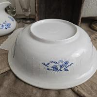 11 broc et bassin faience blanc et bleu