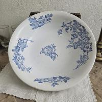 8 broc et bassin faience blanc et bleu